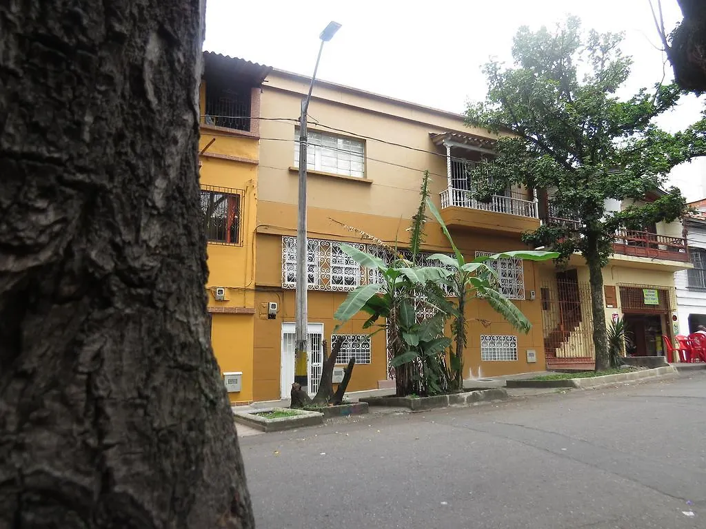 Хостел Hostal Casa Prado Медельин